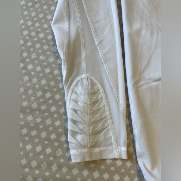 Victoria’s Sport 7/8 workout leggings - Picture 3 of 3